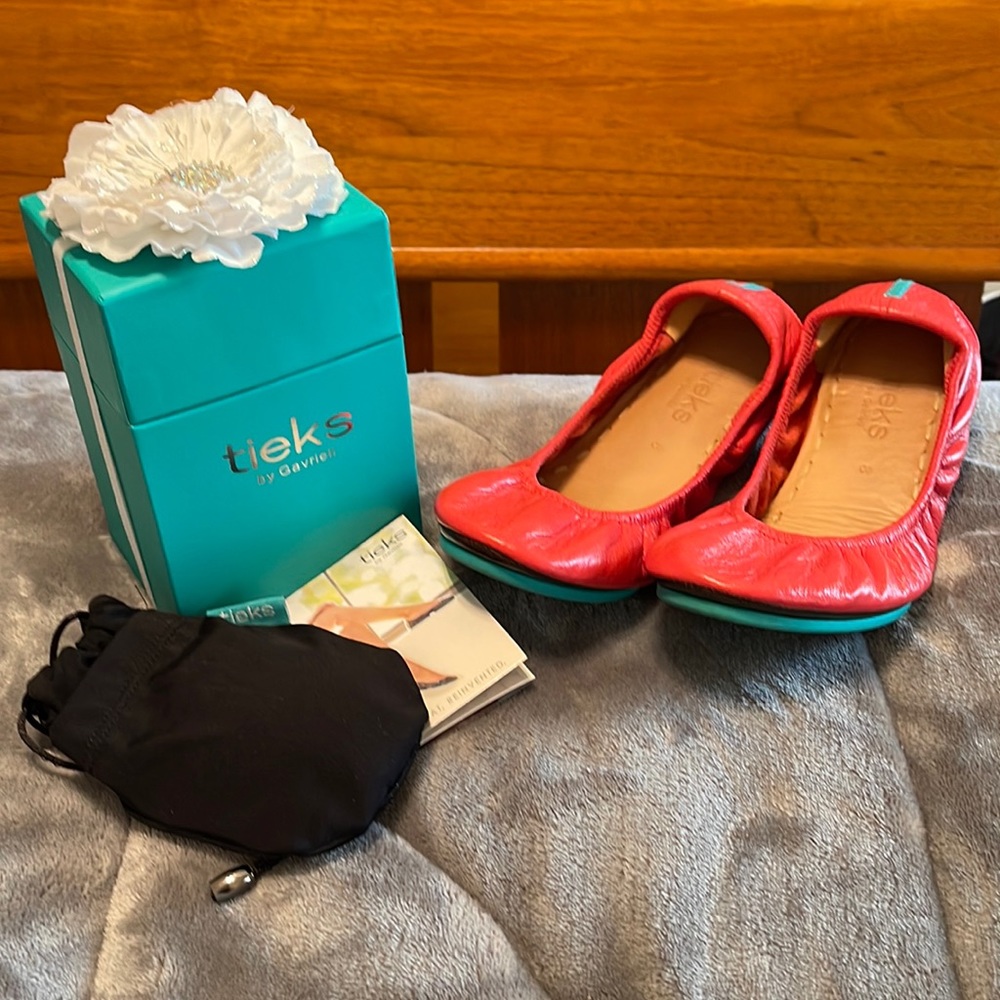 Poppy Tieks sandals